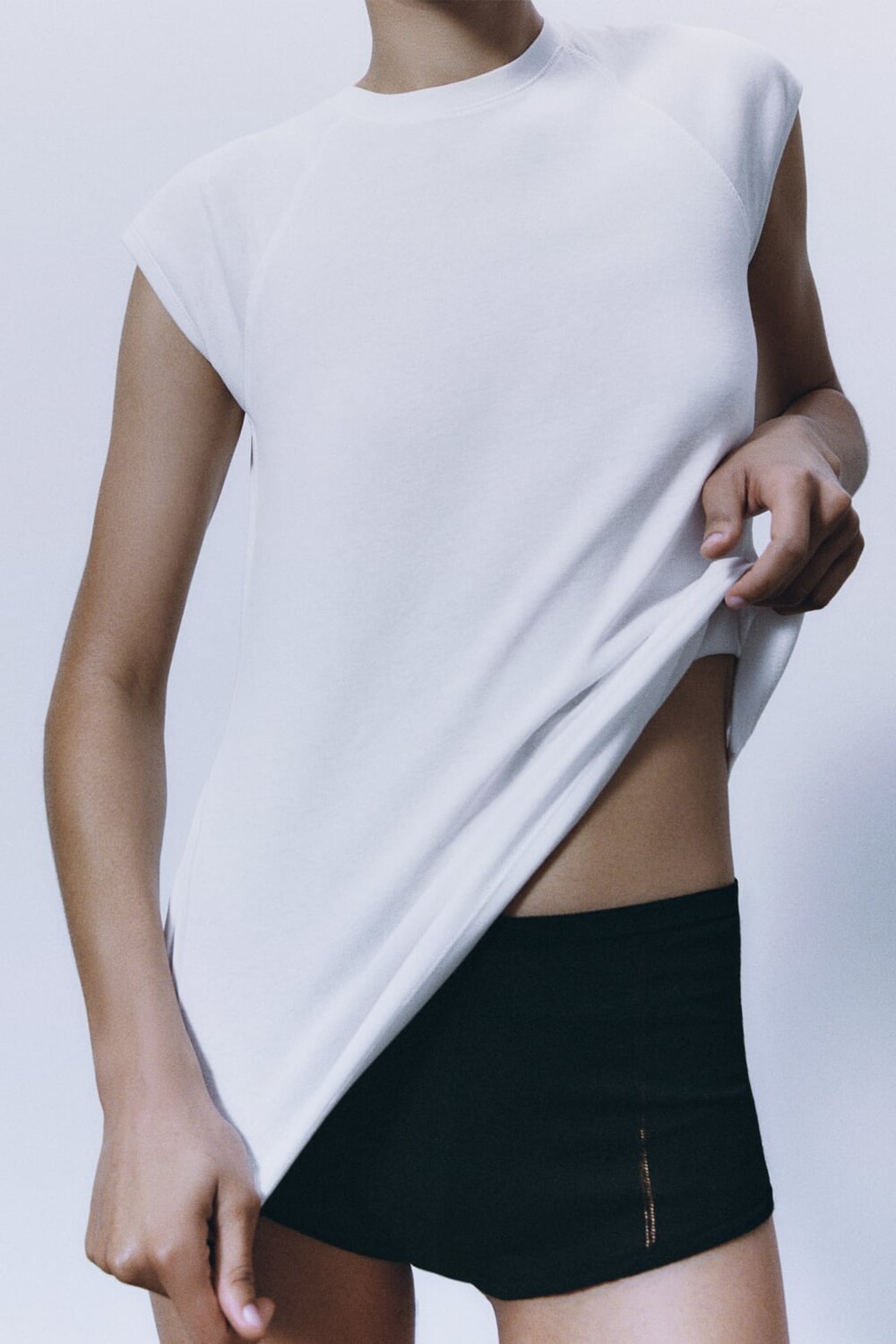 

Футболка из хлопка с потерянным эффектом ZARA, белый