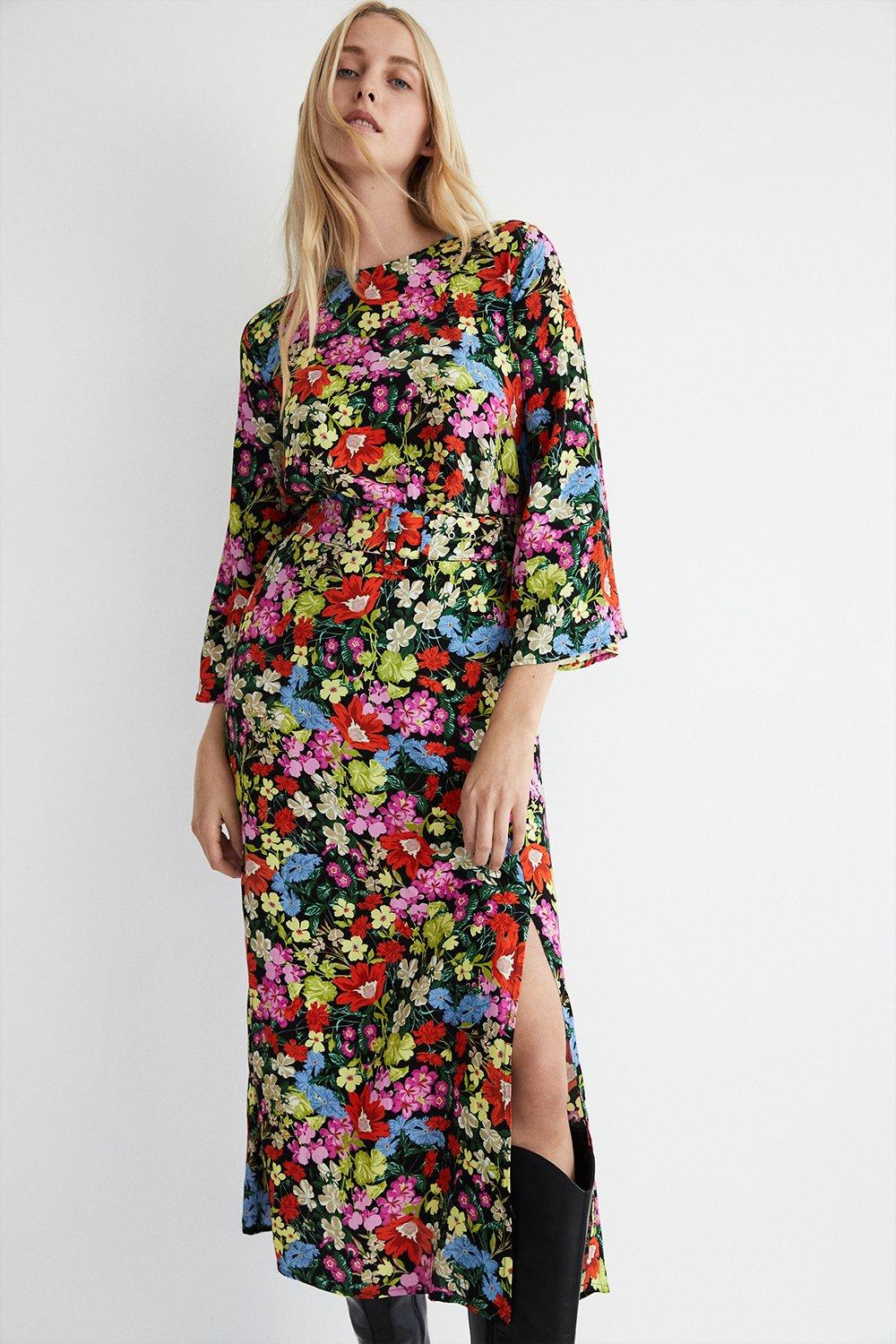 Яркое платье-миди с поясом и цветочным принтом Warehouse, мультиколор платье миди с цветами 42 44 размер