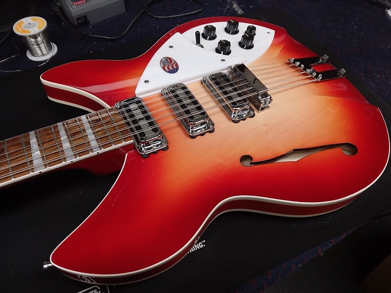 

Электрогитара Rickenbacker 1993Plus in Fireglo 2023