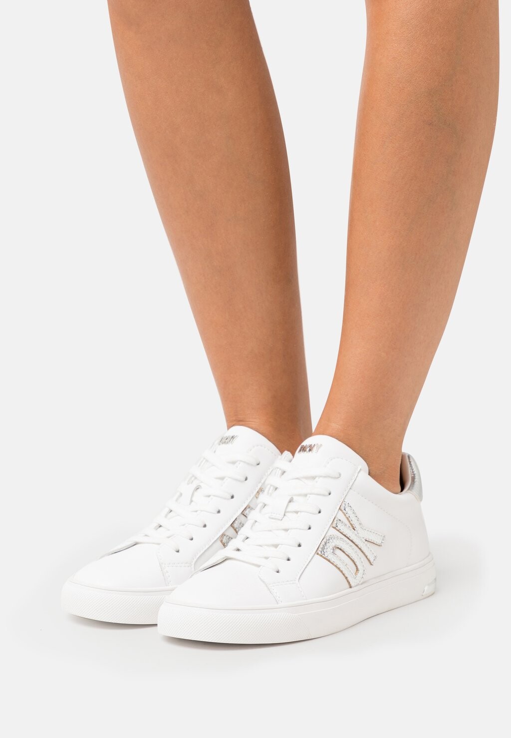 

Кроссовки DKNY