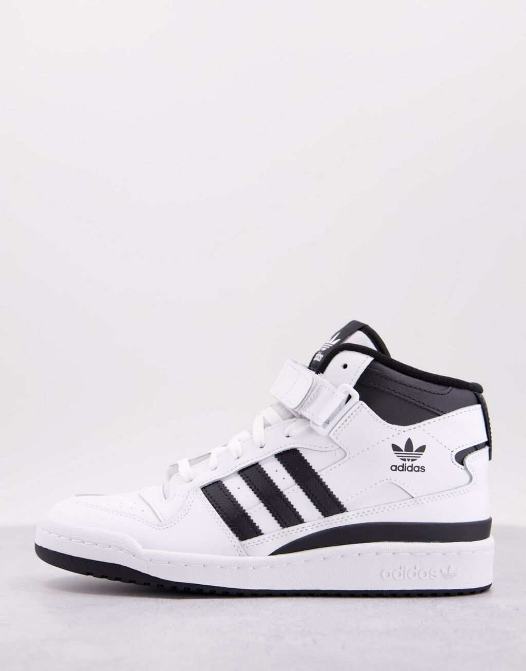 

Бело-черные кроссовки adidas Originals Forum Mid, Черный