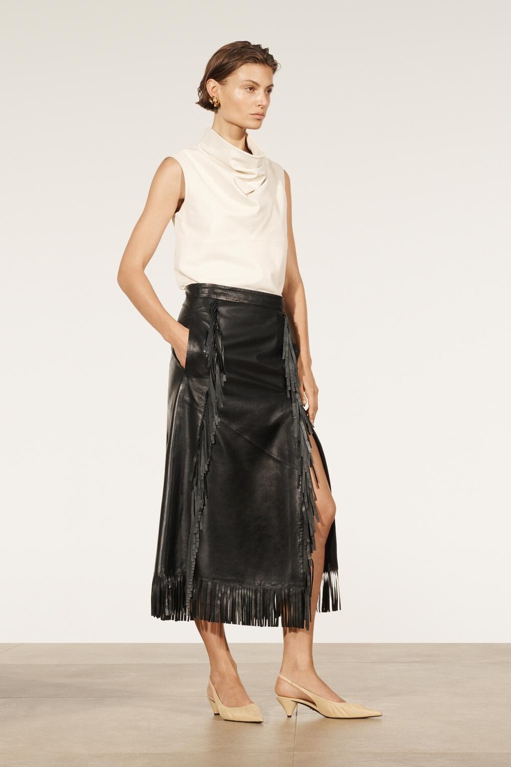 

Кожаная юбка с балярью ZARA, черный