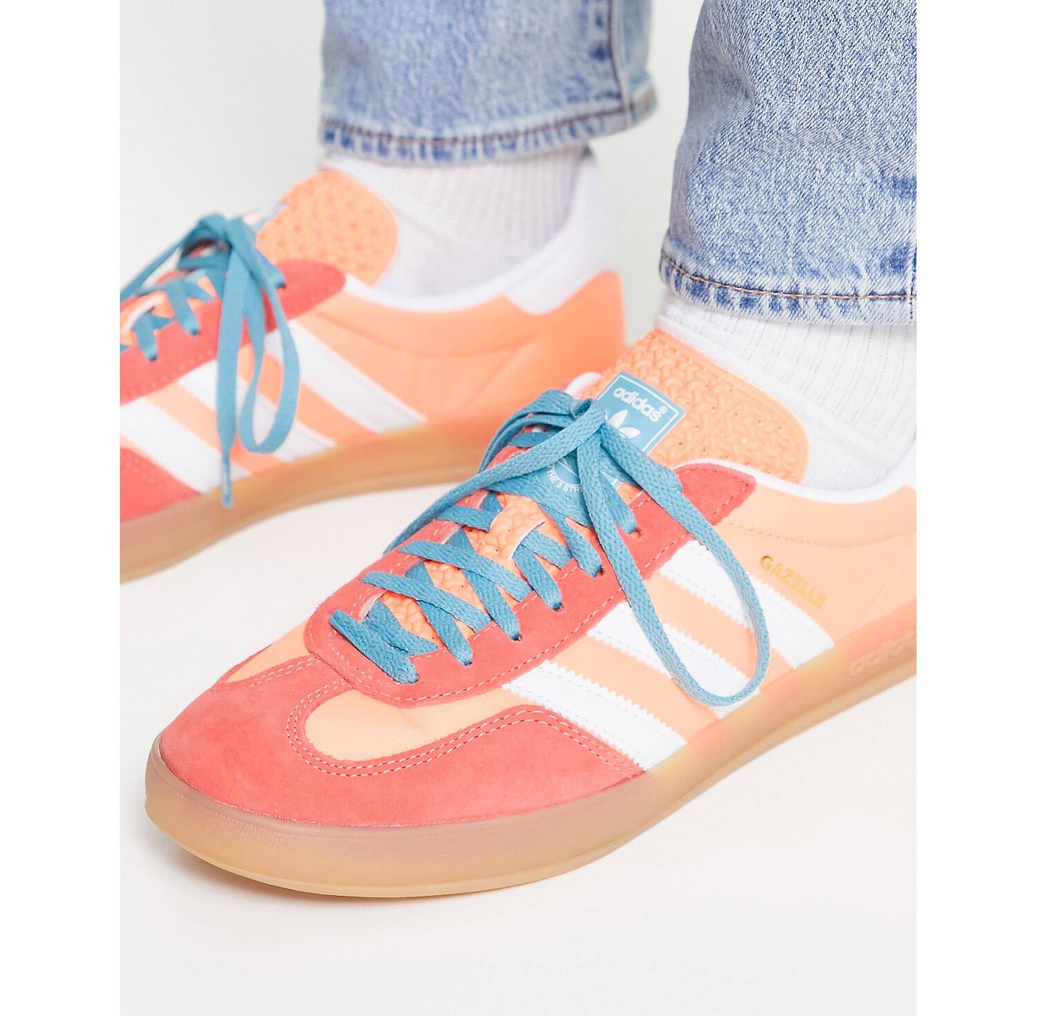 Оранжево-белые кроссовки adidas Originals Gazelle Indoor на резиновой ...