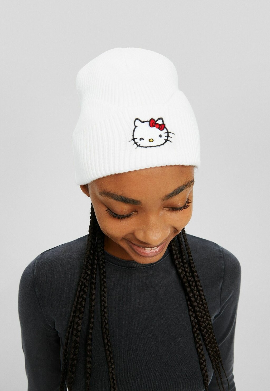 

Шапка-бини Hello Kitty С Вышивкой Bershka, белый