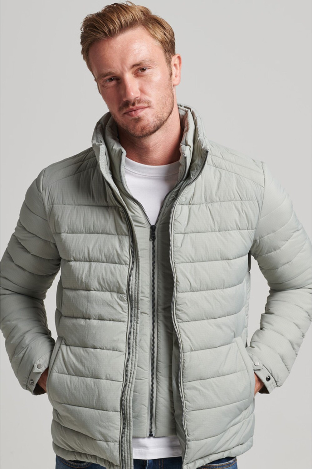

Короткое светлое пуховое пальто Superdry, серый