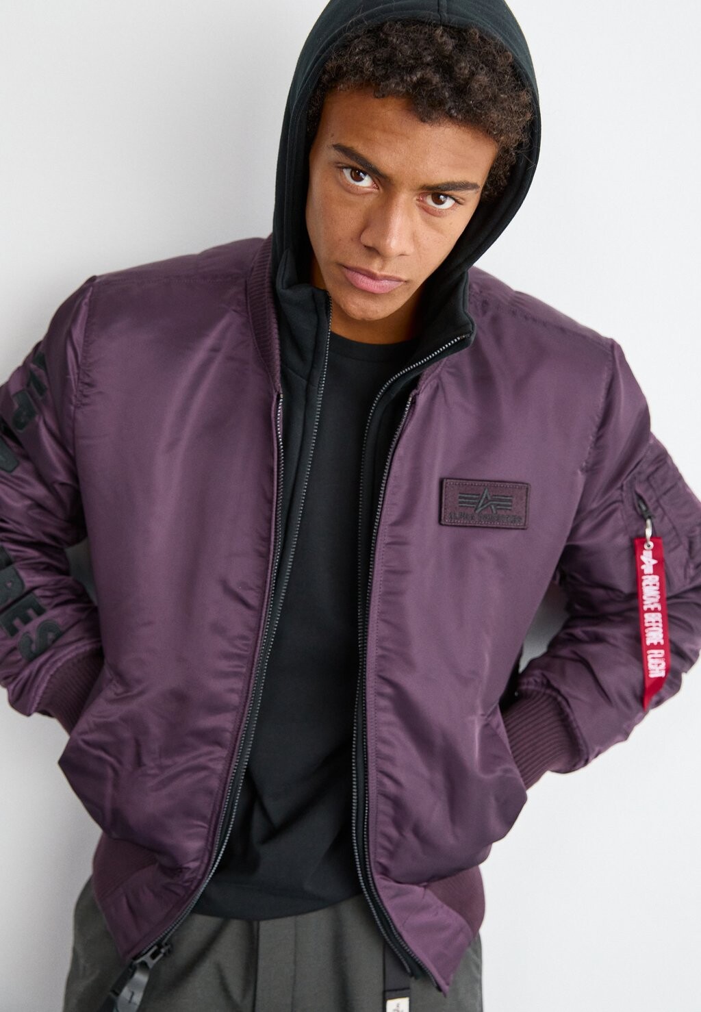 

Легкая куртка Alpha Industries, фиолетовый