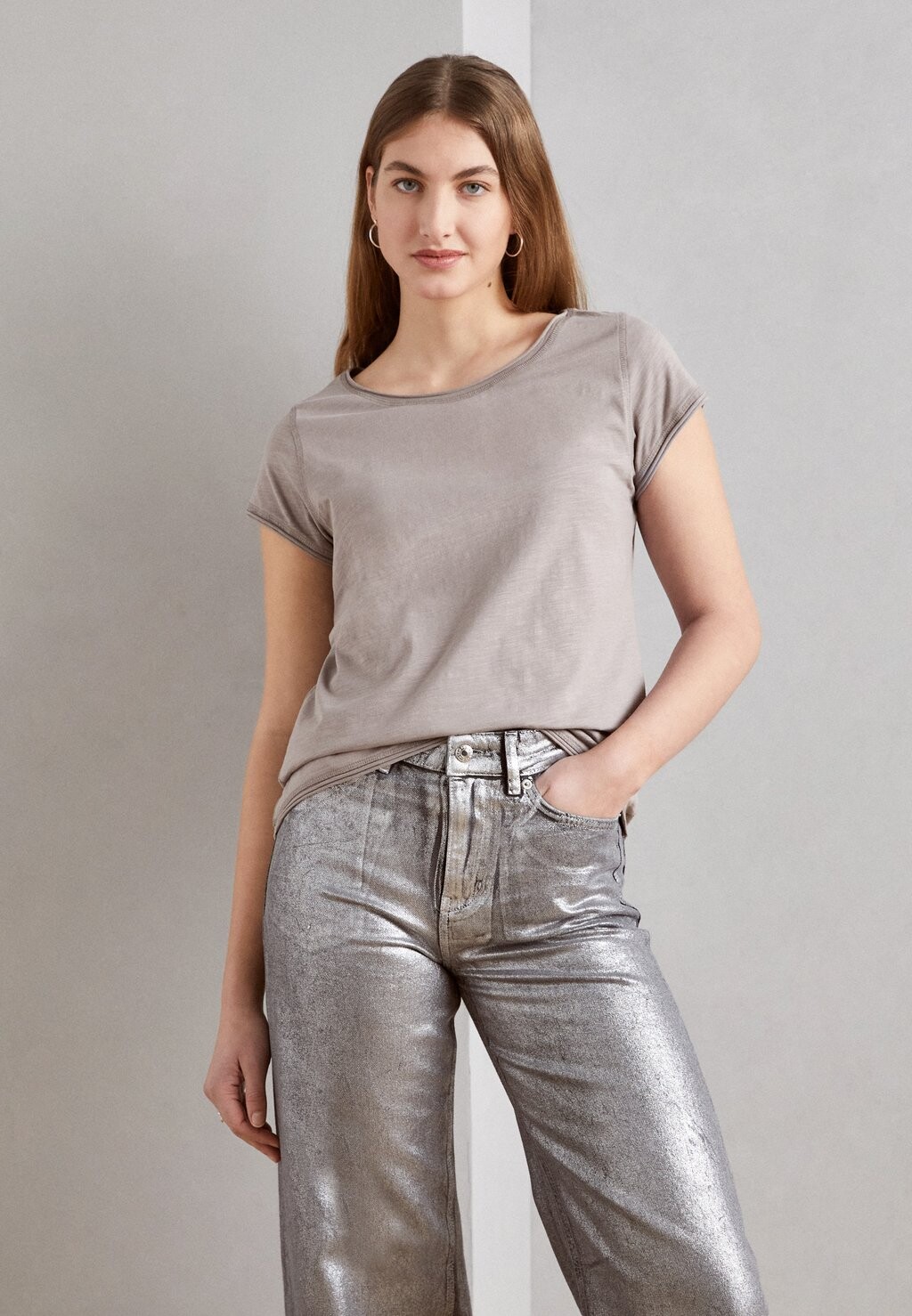 

Базовая футболка Esprit, светло-серо-коричневый