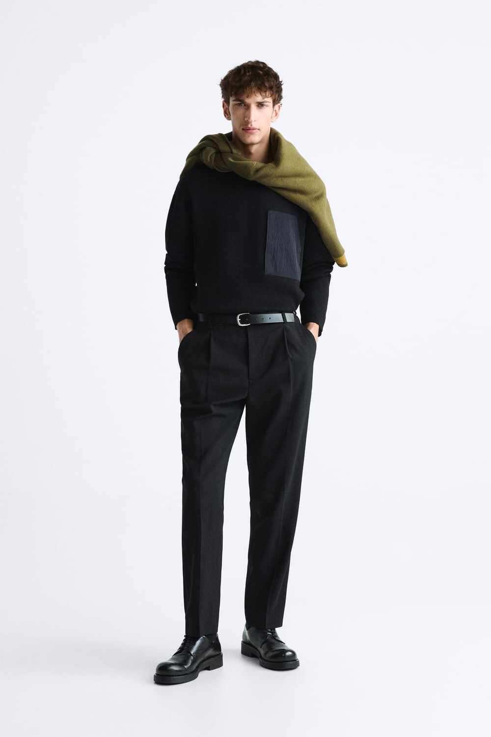 

Свитер с контрастным нейлоновым карманом ZARA, черный