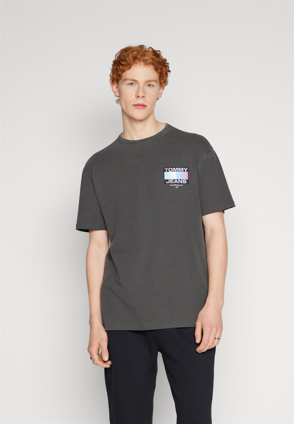 

Футболка с принтом Tommy Jeans, антрацит