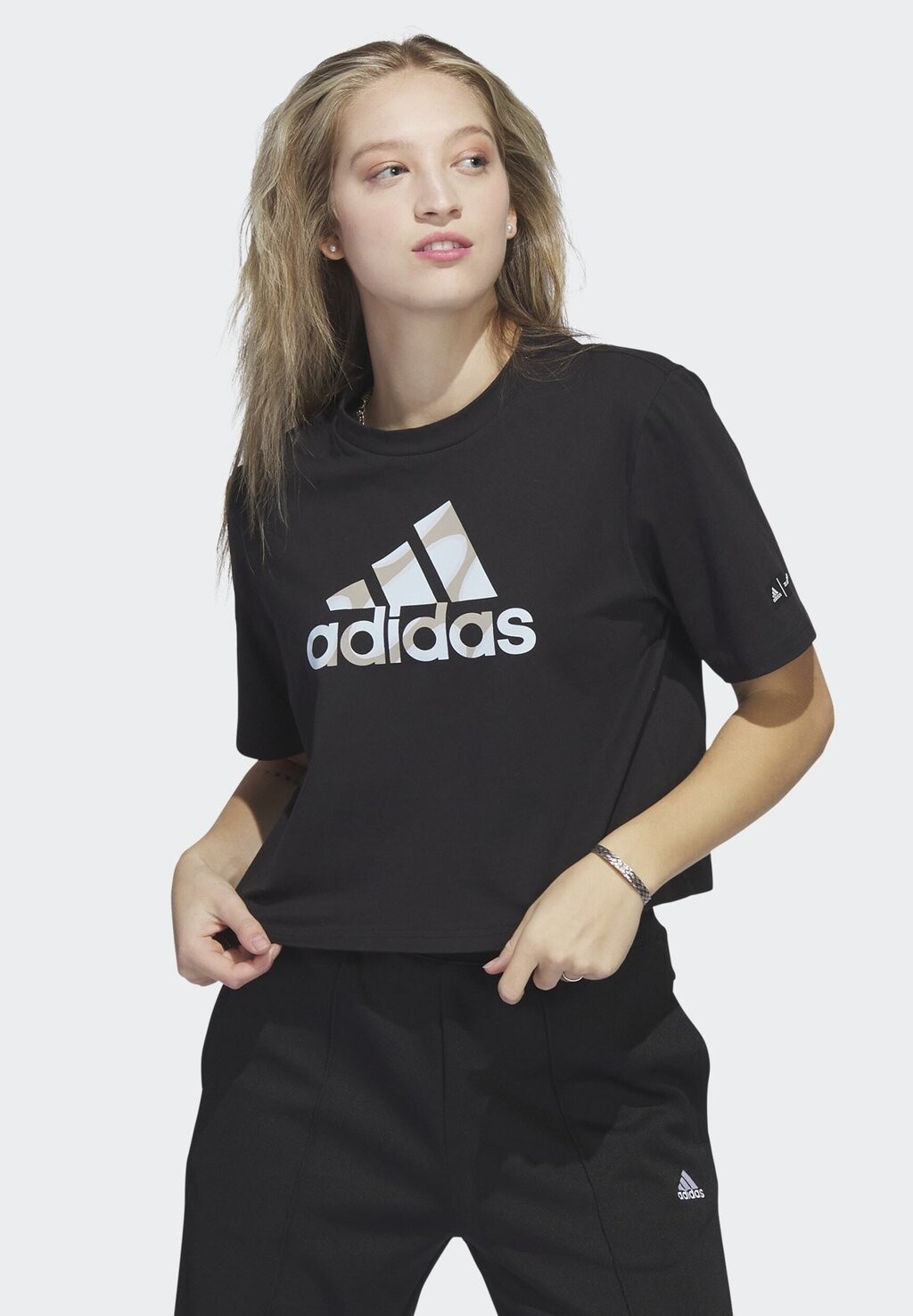 

Футболка с принтом Adidas, черный
