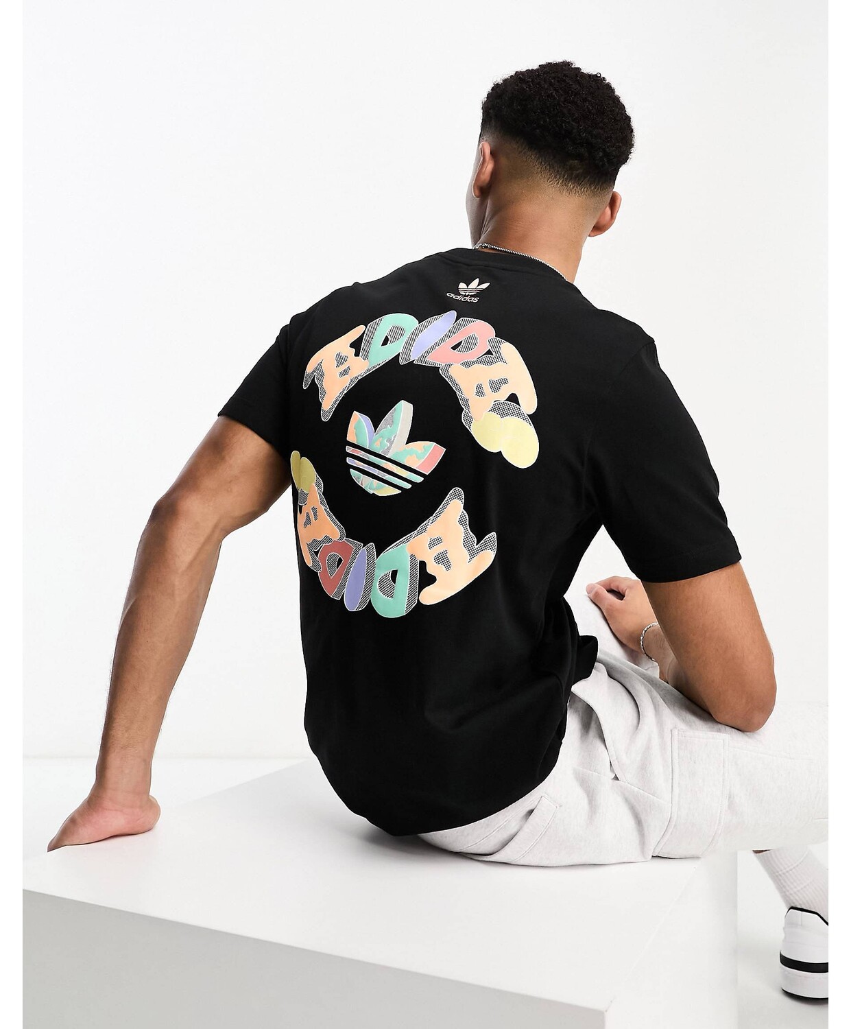 

Черная футболка с принтом на спине adidas Originals Enjoy Summer