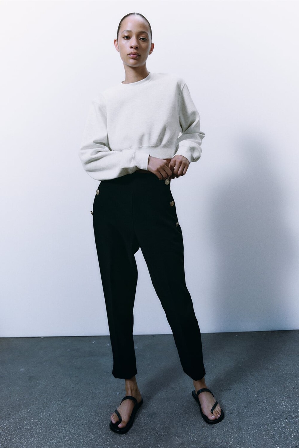 

Брюки прямого кроя с кнопками ZARA, черный