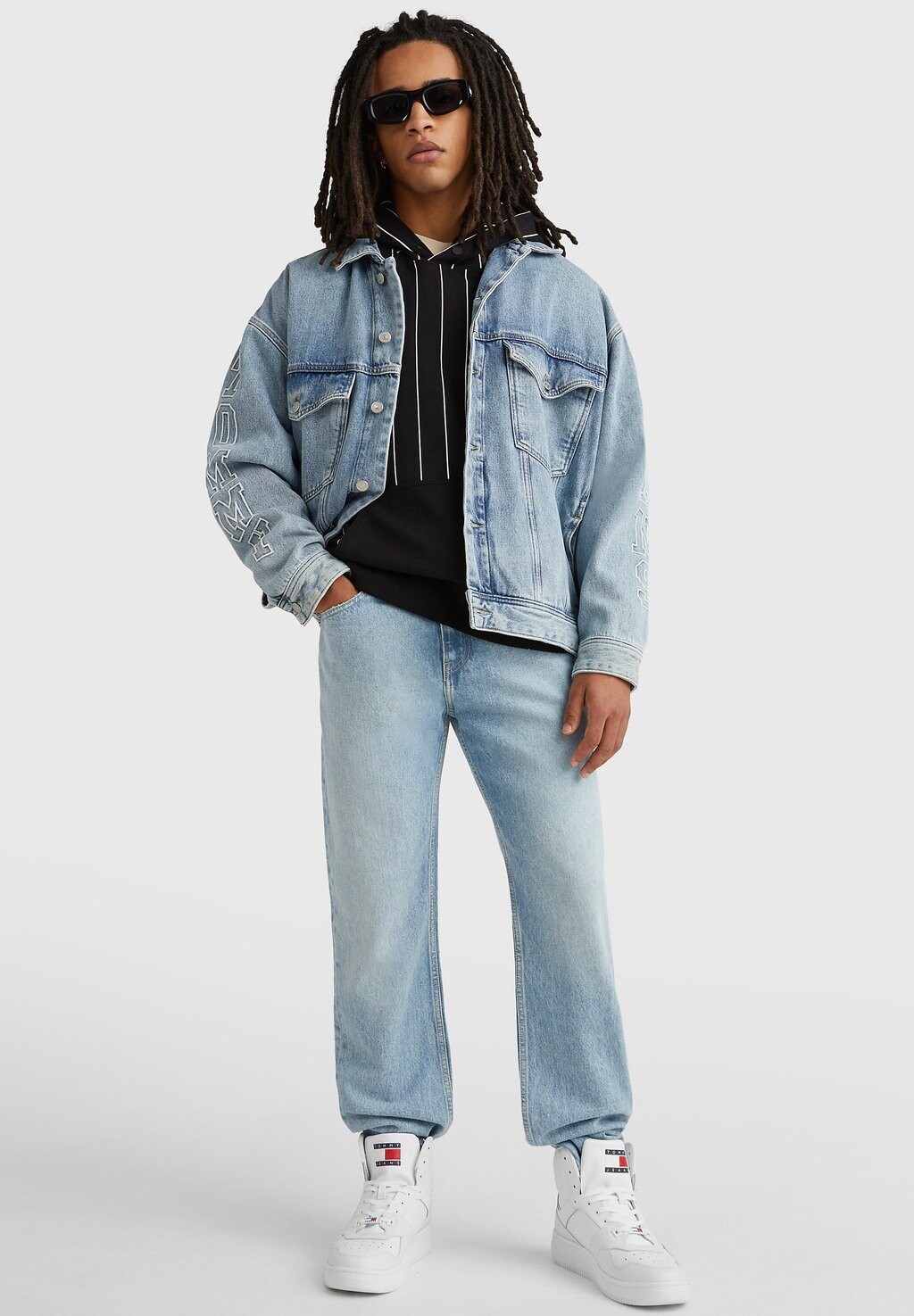 

Джинсы свободного кроя Tommy Jeans