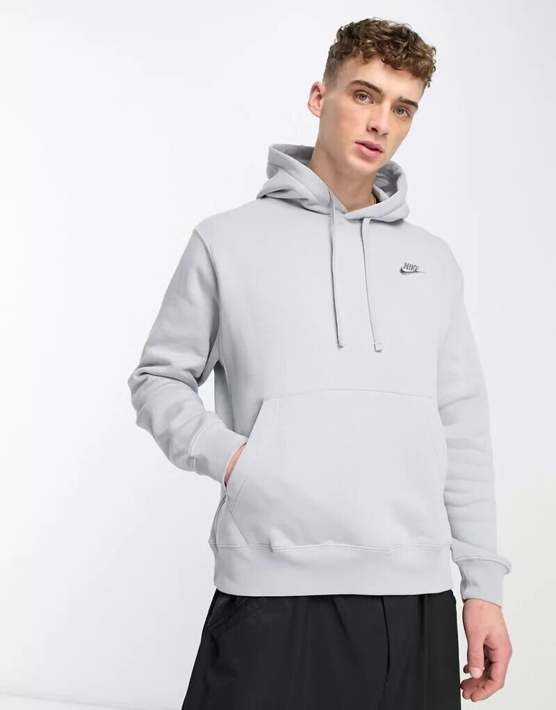 

Худи серого цвета с изображением волка Nike Club