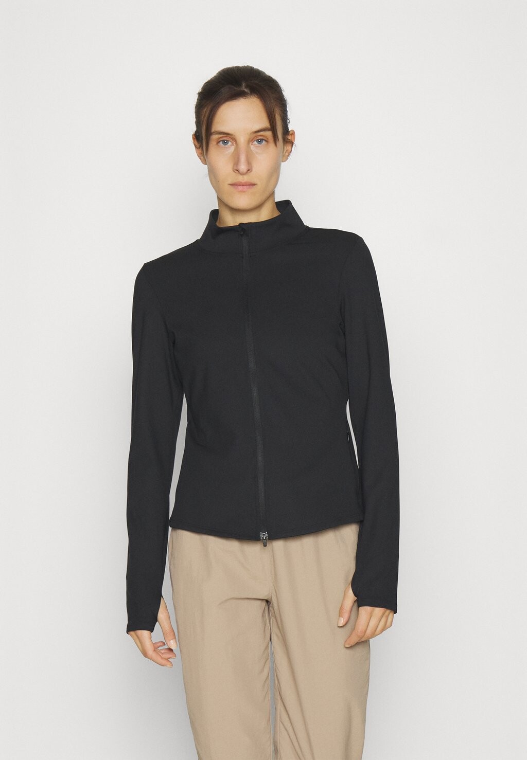 

Спортивная куртка GAP, черная