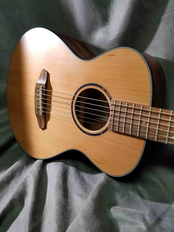 Акустическая гитара Breedlove Discovery S Companion Red Cedar