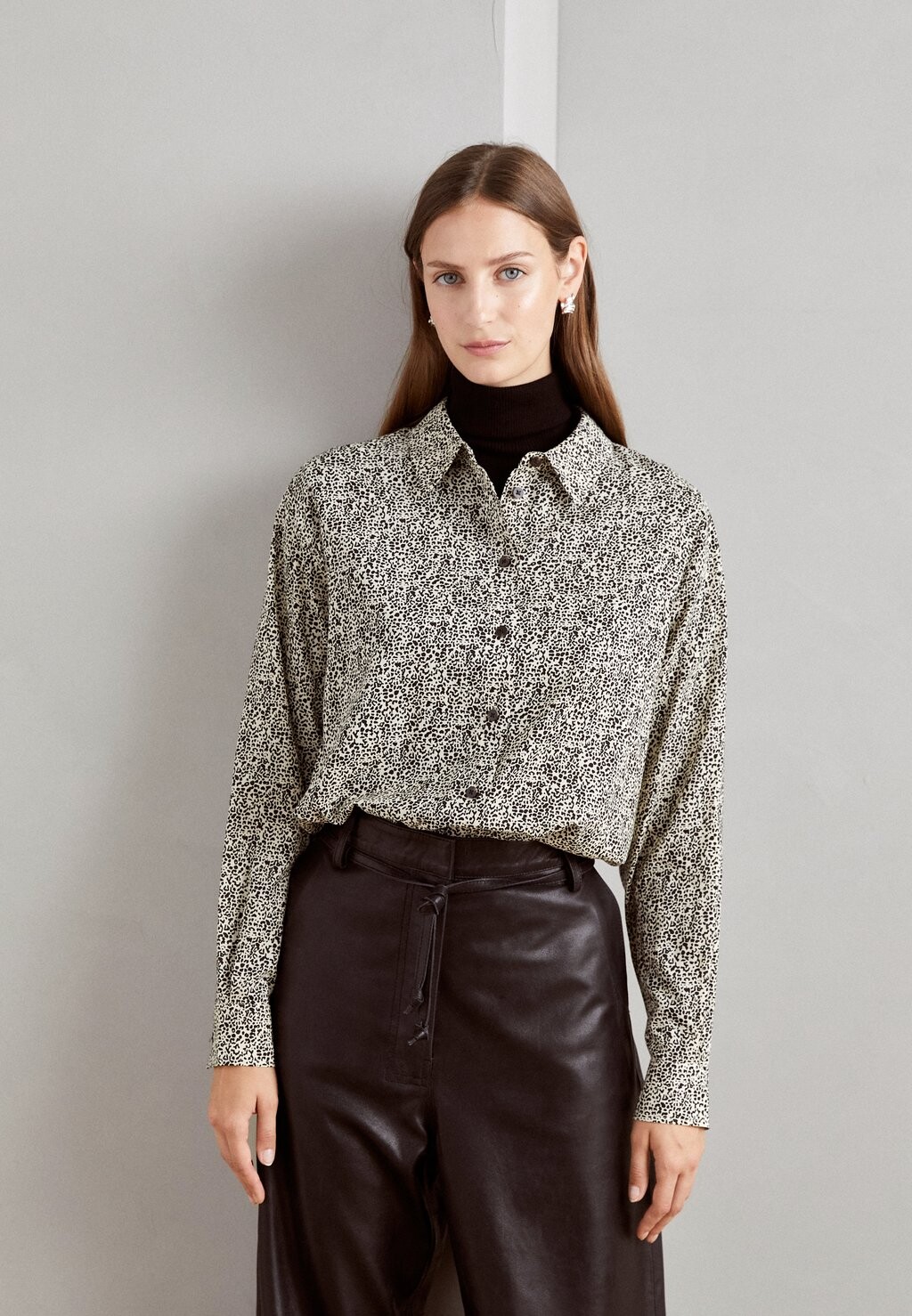 

Рубашка Scotch & Soda РУБАШКА С ПРИНТОМ, цвет off white/black