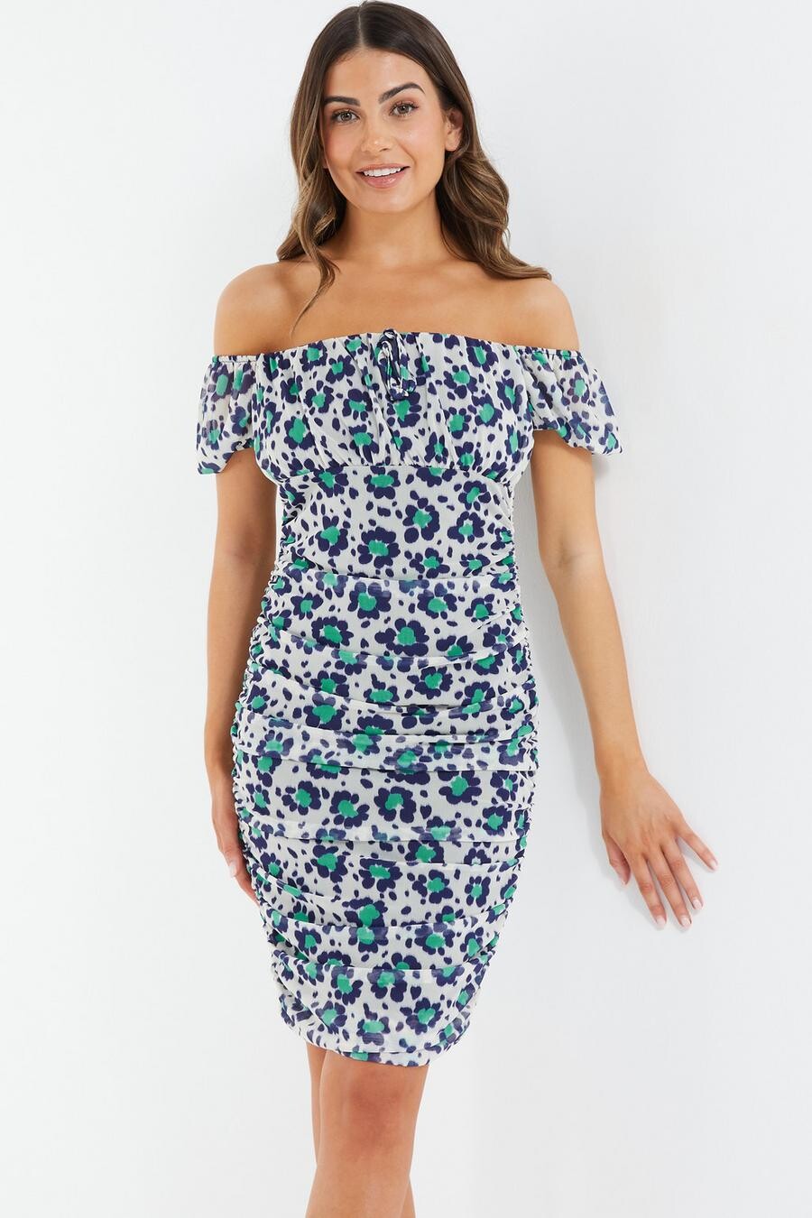 

Мини-платье Petite с разноцветным цветочным принтом и сборками QUIZ Clothing