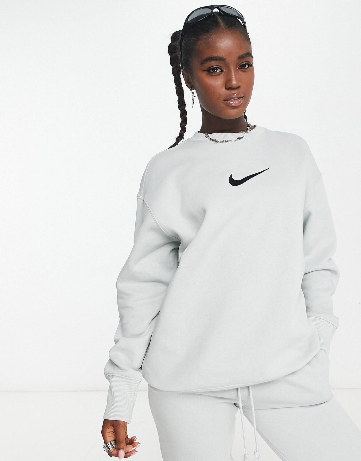 

Серебристая толстовка Nike Midi Swoosh
