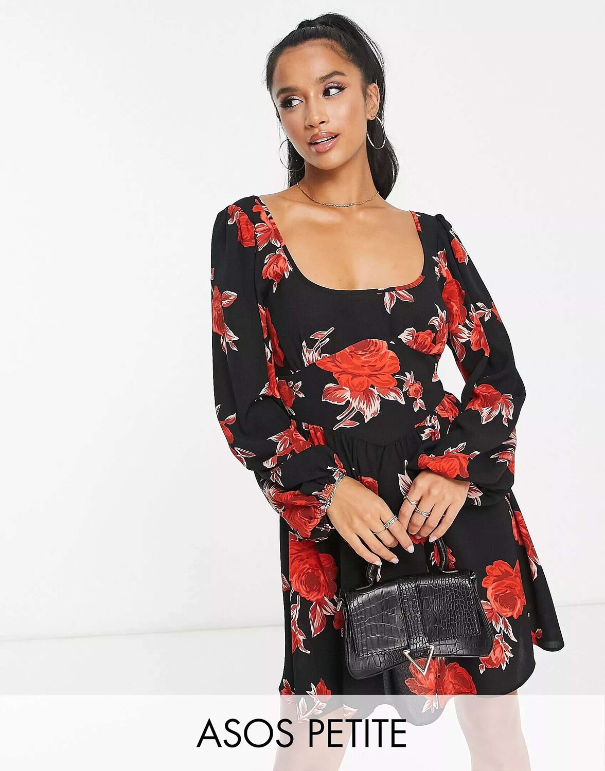 

Чайное платье в стиле бэби-долл с принтом роз ASOS DESIGN Petite