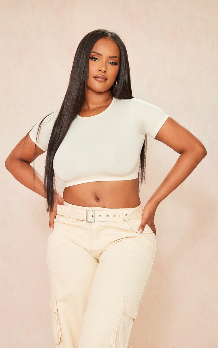 

PrettyLittleThing Кремовая эластичная бесшовная укороченная футболка Shape, Бежевый