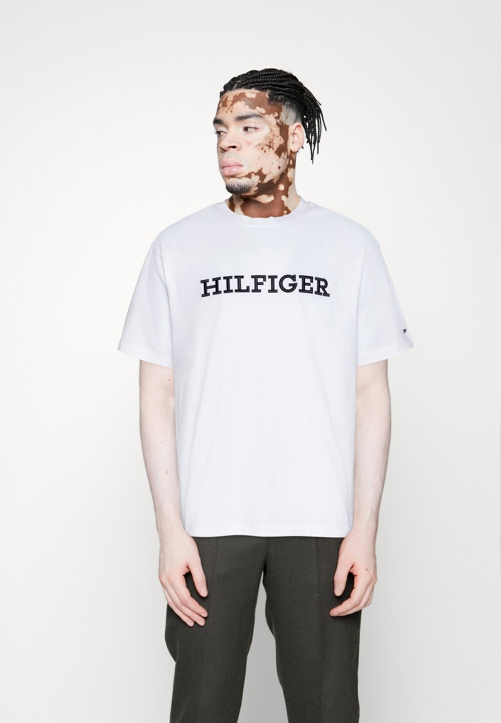 

Футболка с принтом Tommy Hilfiger, белый