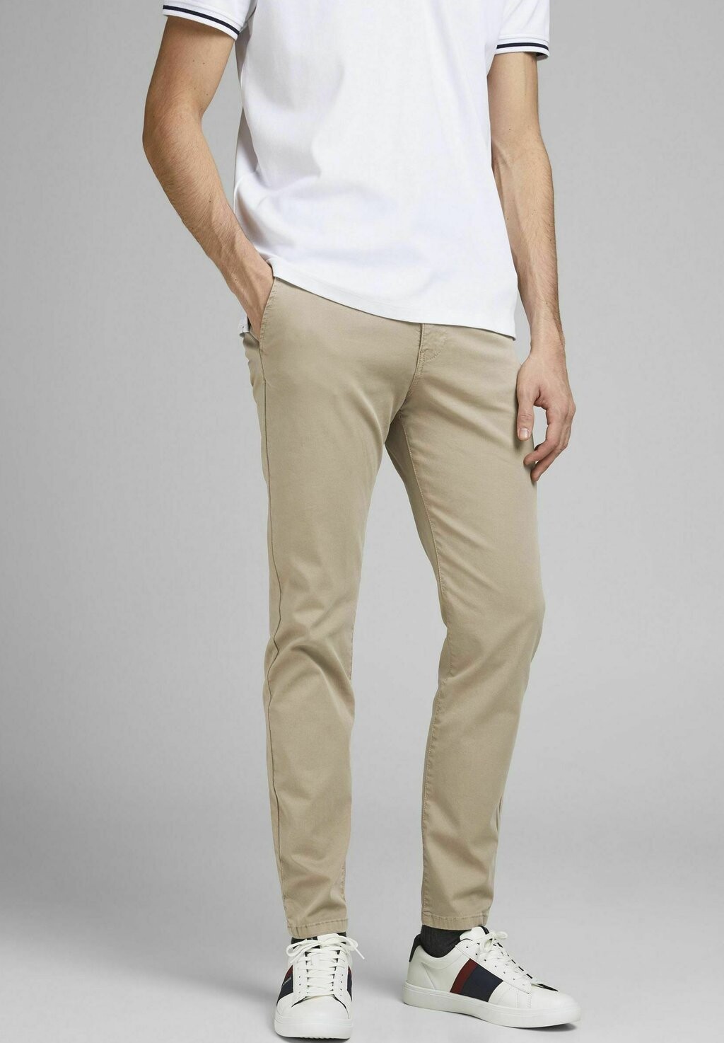 

Чино Jack & Jones, цвет white pepper