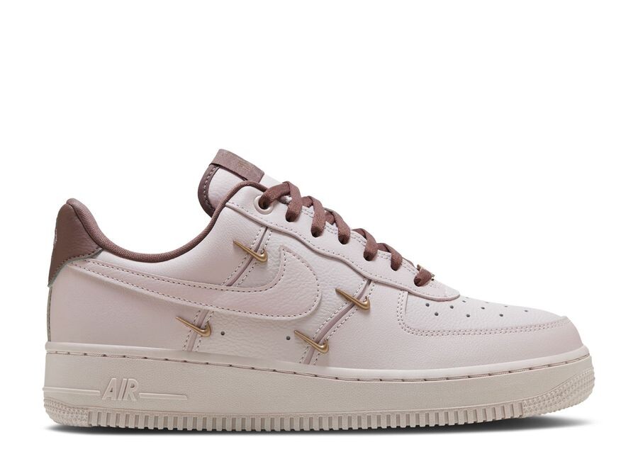 

Кроссовки Nike Wmns Air Force 1, цвет Pink Russett