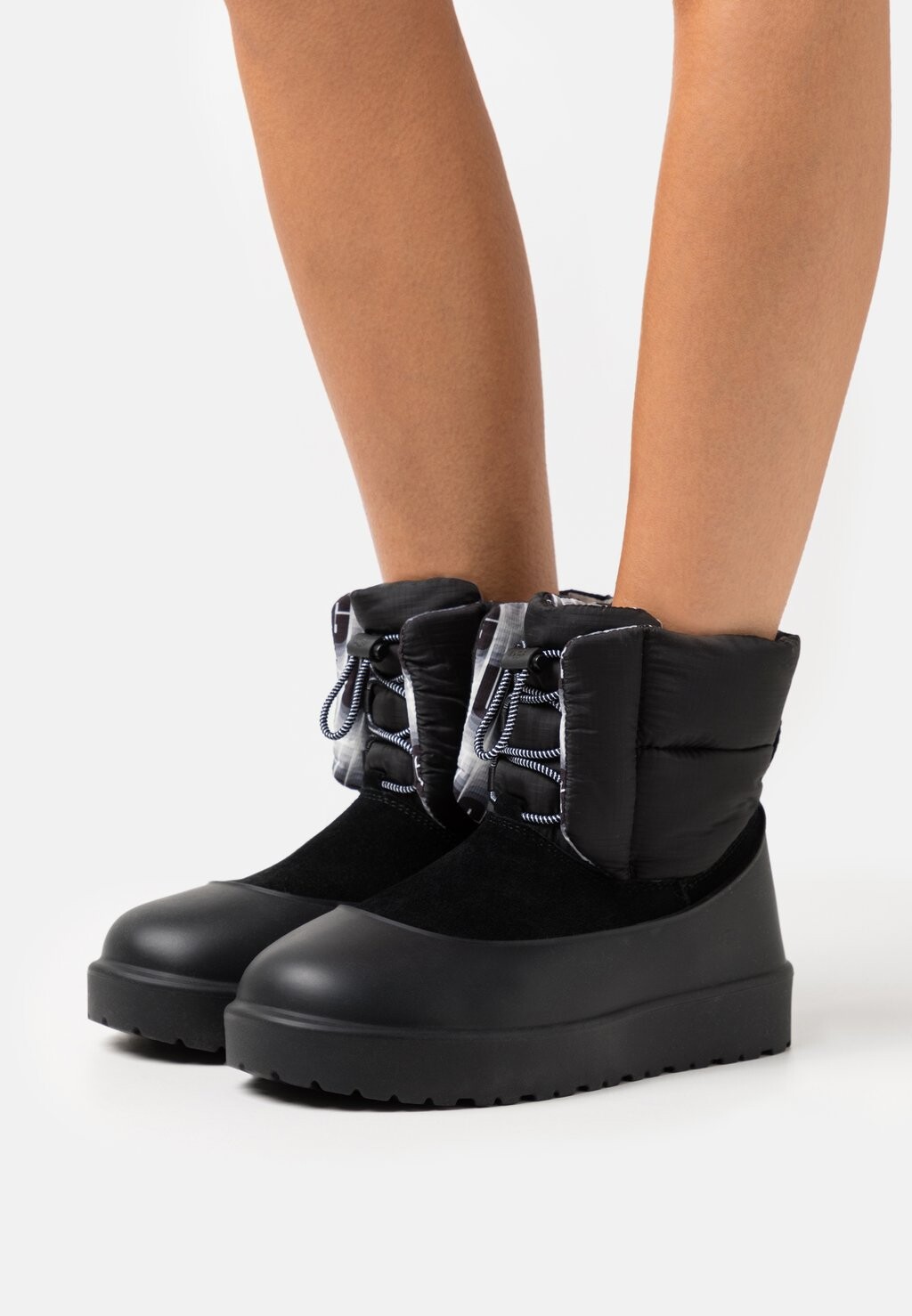 

Ботинки зимние UGG, черный