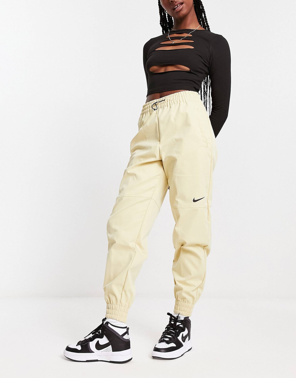 

Бежевые тканые брюки карго Nike Swoosh, Бежевый