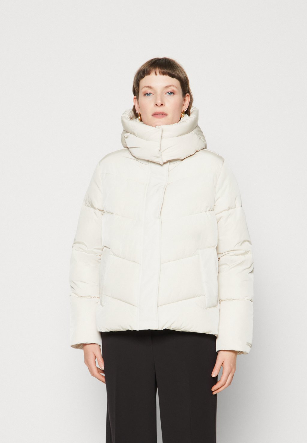 цена Зимняя куртка Calvin Klein