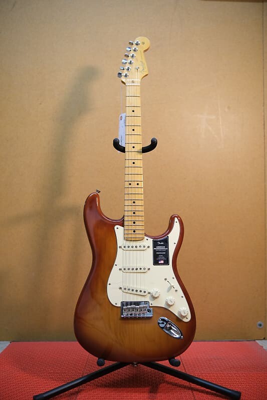 

Электрогитара Fender American Professional II Stratocaster w/ case - Sienna Burst