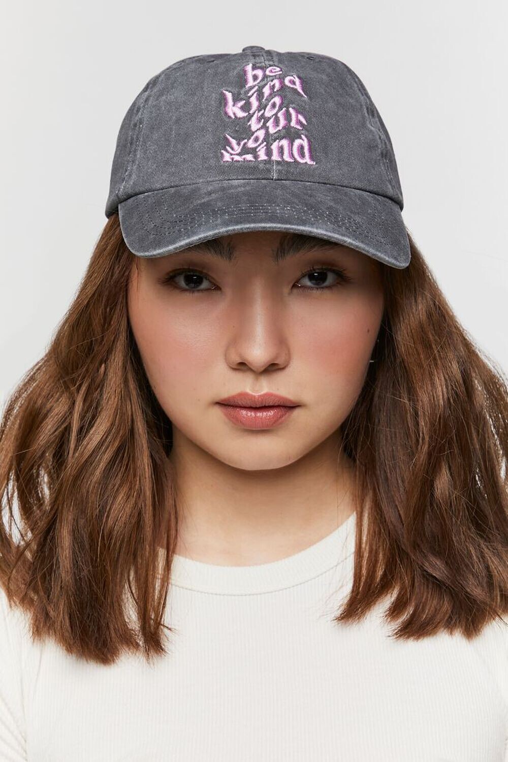 

Бейсбольная кепка Be Kind To Your Mind Forever 21, угольный