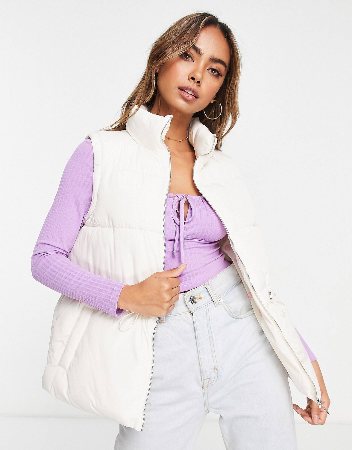 

Длинный дутый жилет без рукавов Miss Selfridge цвета слоновой кости
