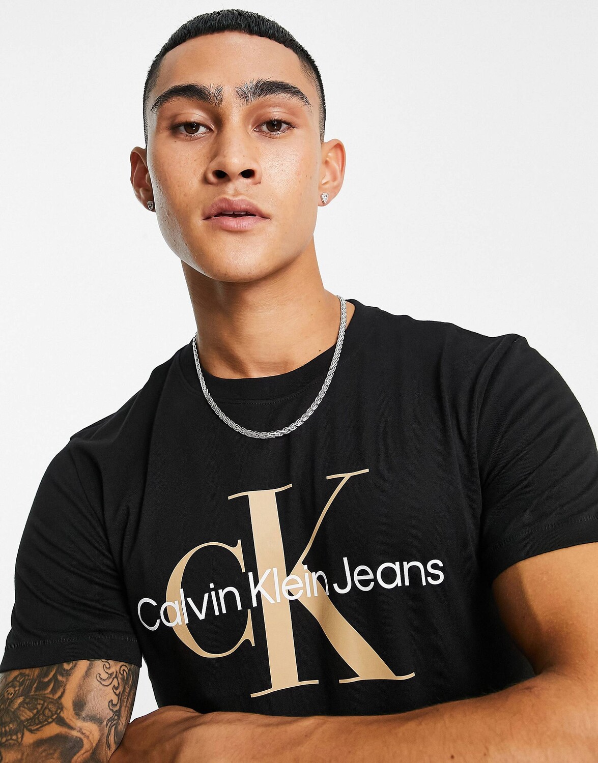 

Черная большая футболка с монологом Calvin Klein Jeans