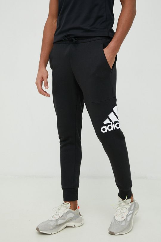 цена Спортивные брюки из хлопка adidas, черный
