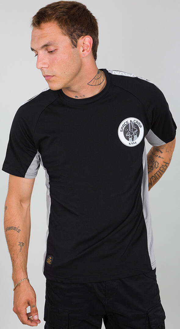 

Футболка Alpha Industries Space Camp, черная