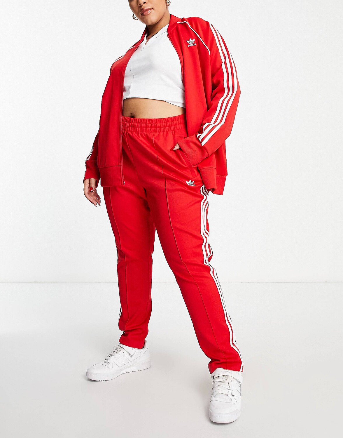 

Красные узкие джоггеры adidas Originals Plus adicolor