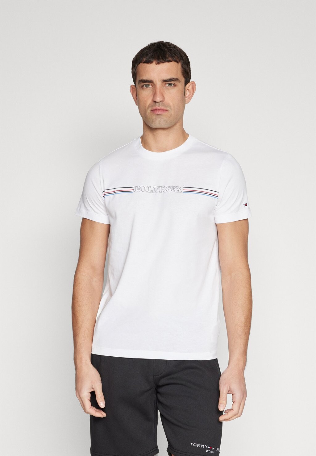 

Футболка с принтом Stripe Chest Tee Tommy Hilfiger, белый