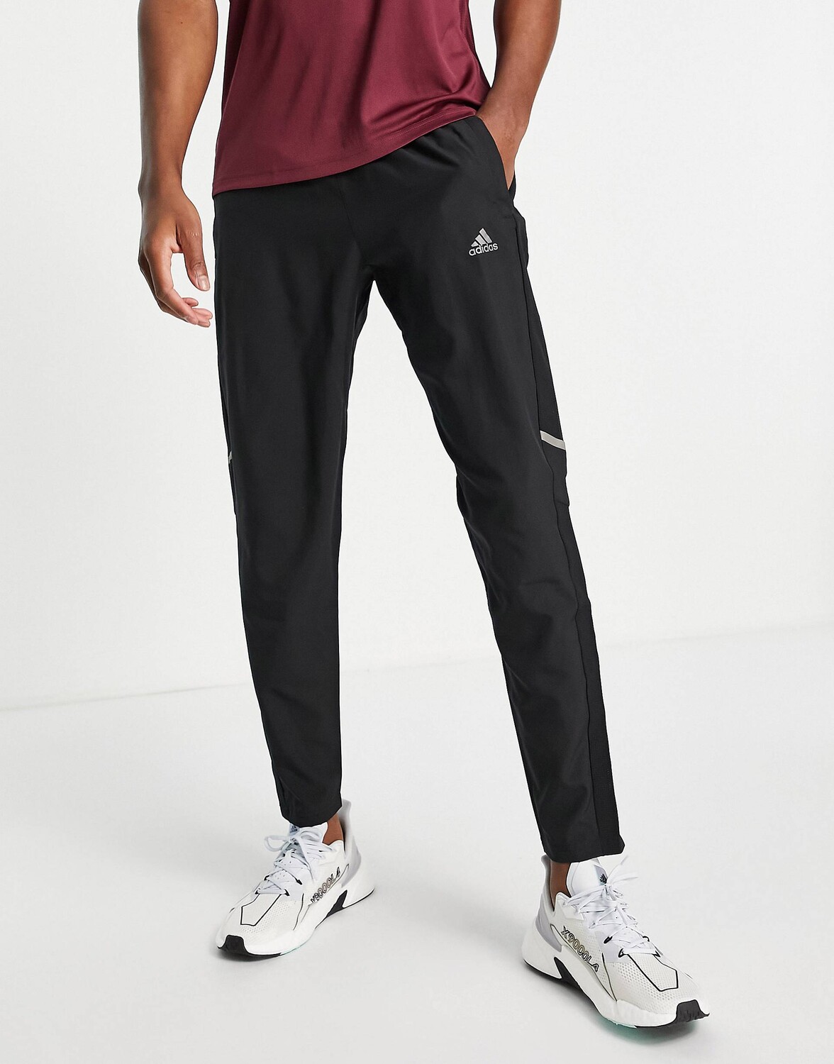 

Черные джоггеры adidas Running со светоотражающими деталями