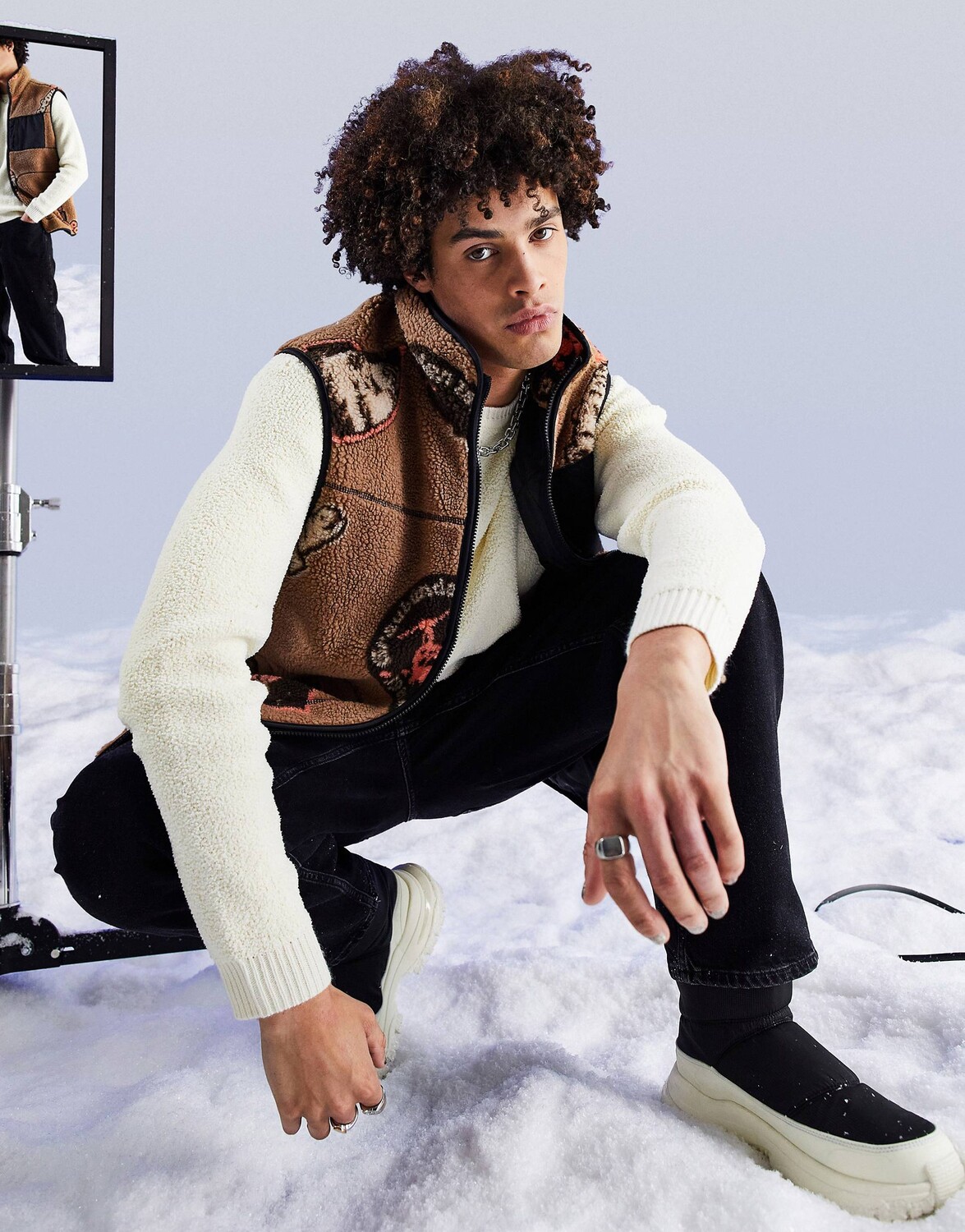 

Коричневый жилет средней плотности ASOS DESIGN со значком ASOS DESIGN