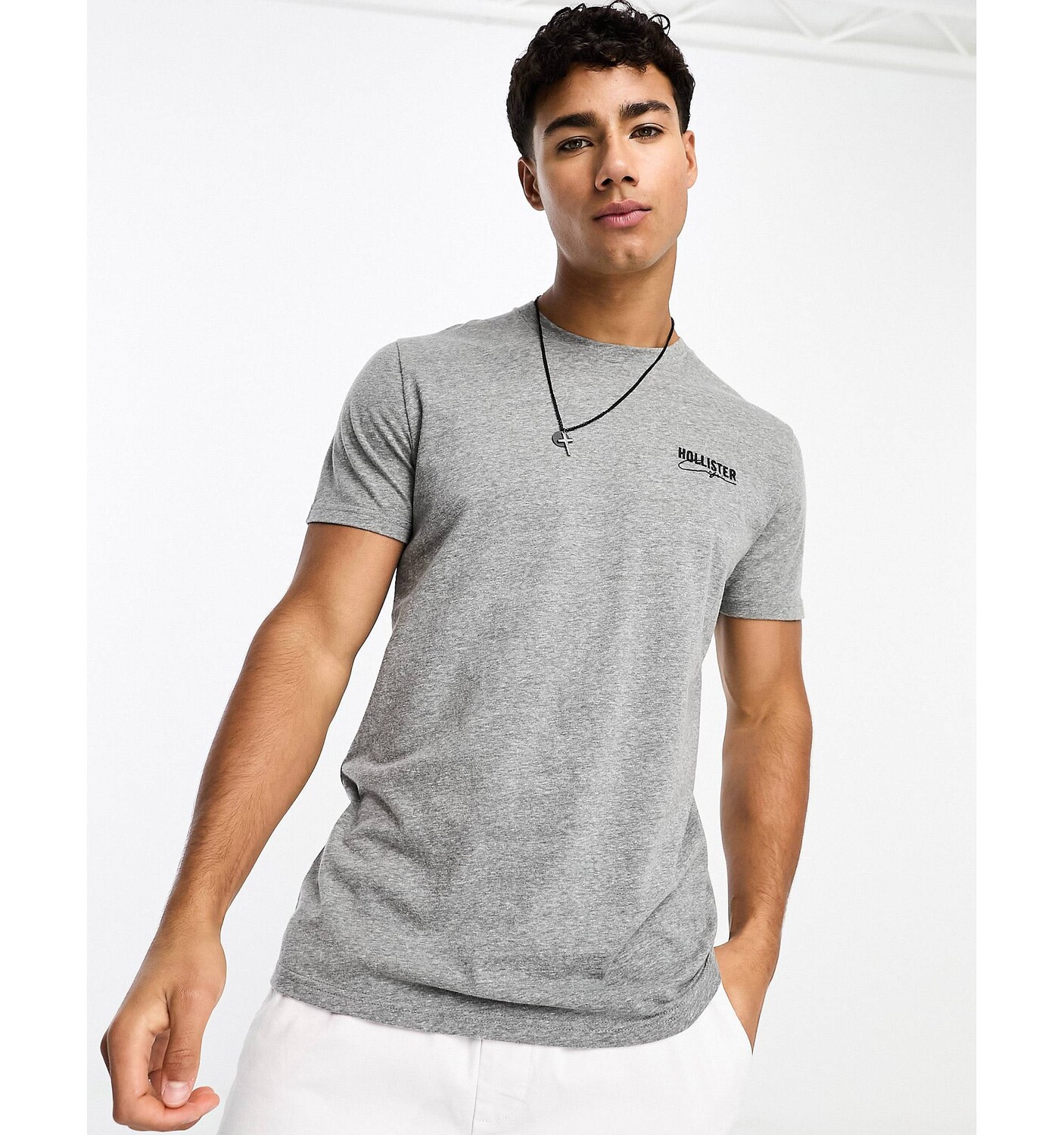 

Серая меланжевая футболка с мелким техническим логотипом Hollister, Серый