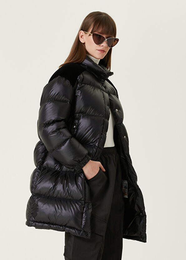 

Черное длинное пуховое пальто с воротником-стойкой Moncler