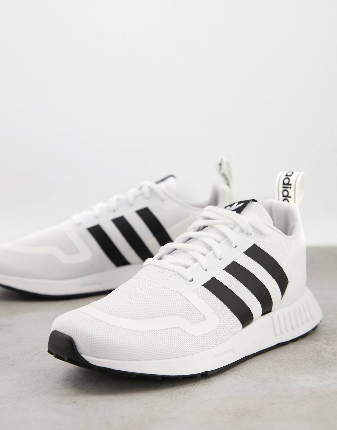 

Белые кроссовки adidas Originals Multix