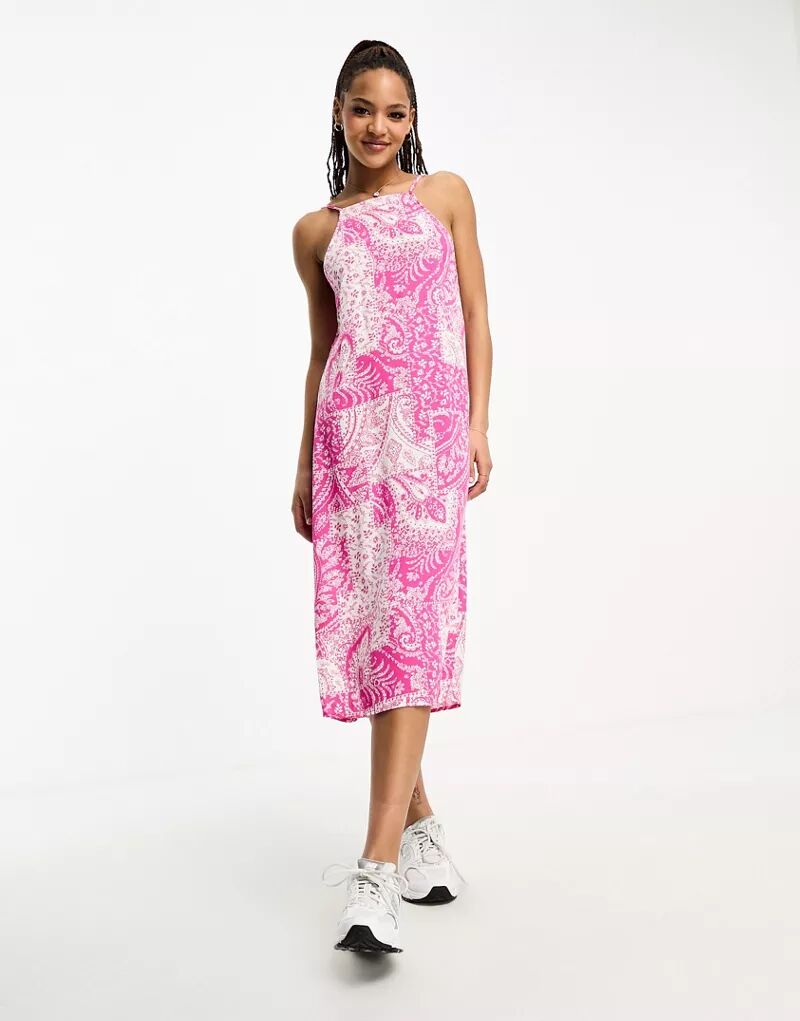Розовое платье миди с бретельками Vero Moda с узором пейсли