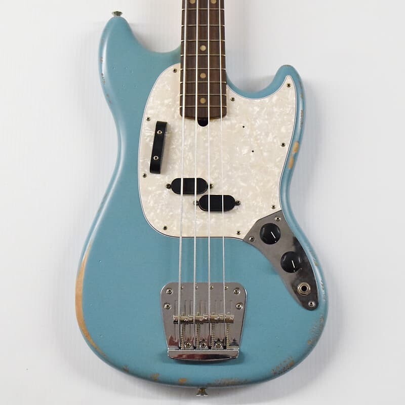 

Бас-гитара Fender JMJ Road Worn Mustang Bass - Faded Daphne Blue