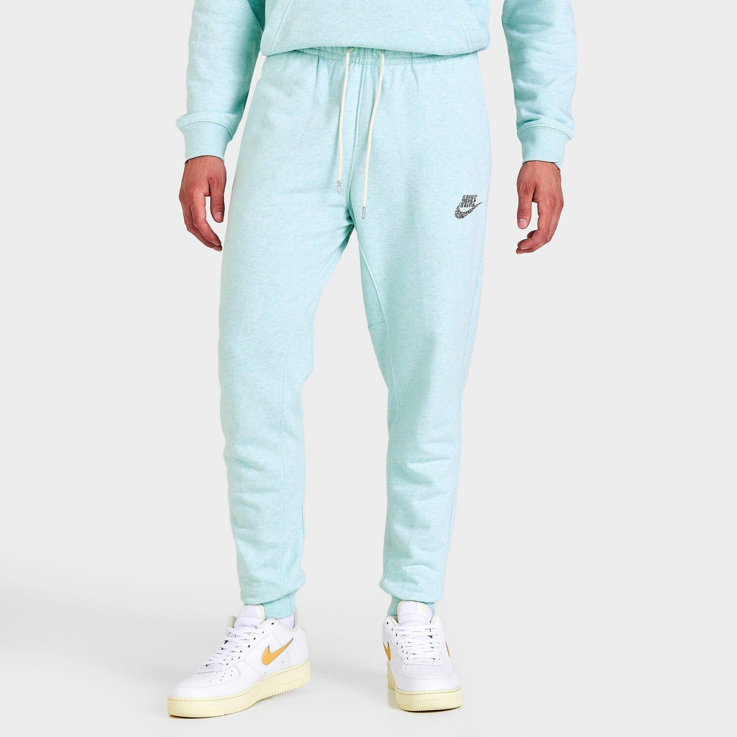

Брюки-джоггеры Nike Sportswear, зеленый
