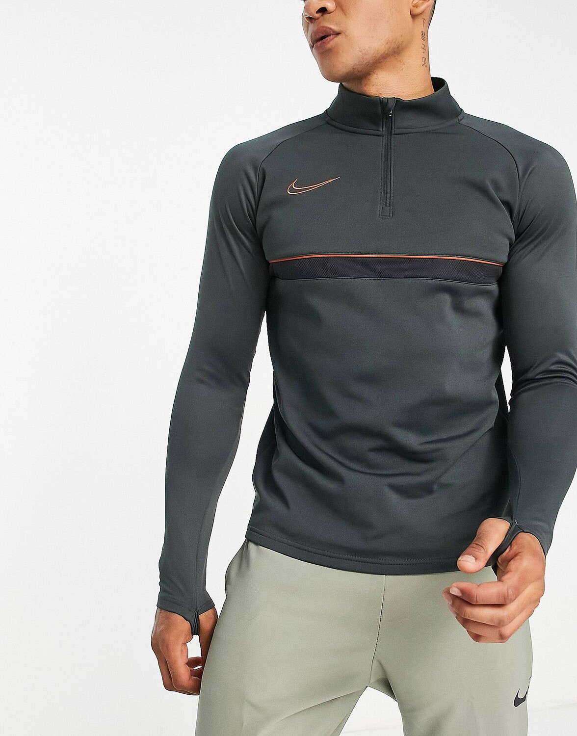 

Темно-серый топ на молнии Nike Football Academy Dri-FIT