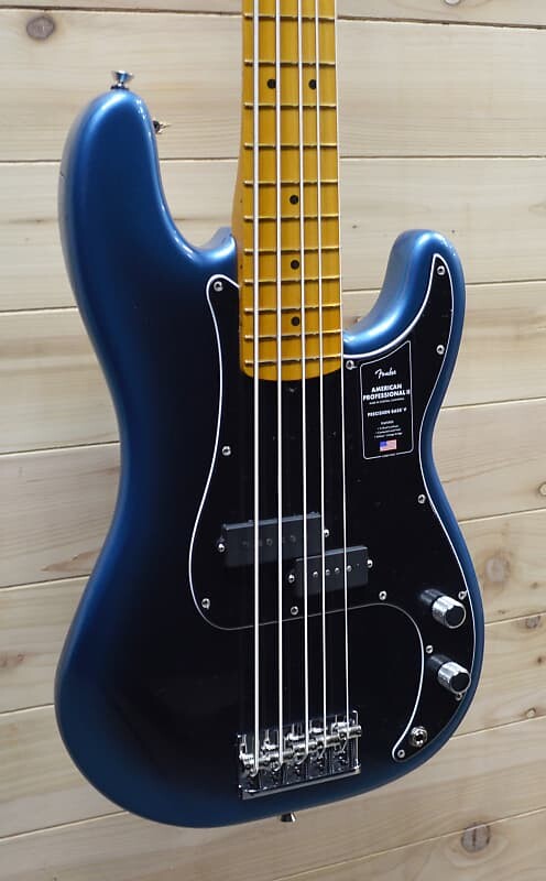 

Новый Fender American Professional II Precision Bass V Dark Night с футляром American Professional II Precision Bass V