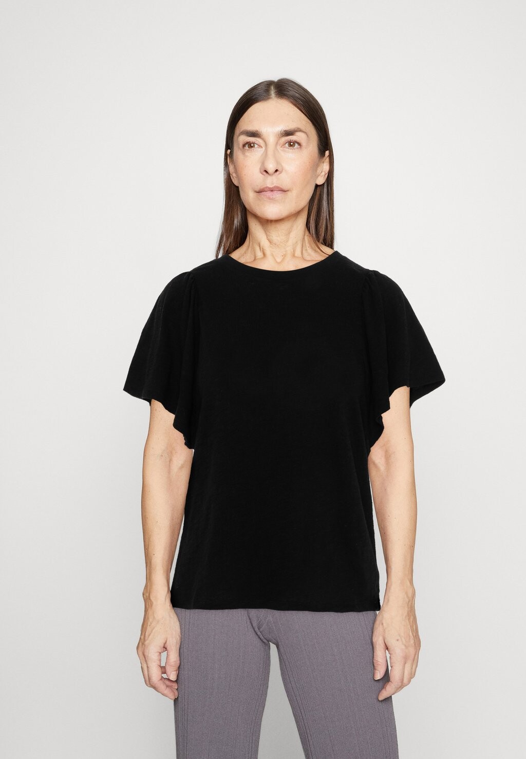 

Базовая футболка GAP, черный
